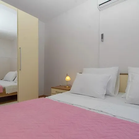 House Side Sunset- Four Bedroom House With Pool And Sea View بيت للعطل *