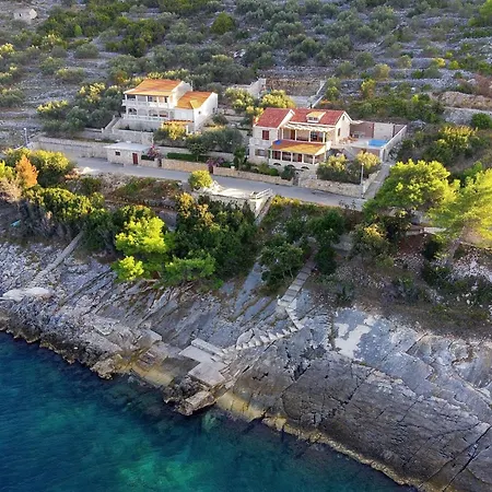 House Side Sunset- Four Bedroom House With Pool And Sea View بيت للعطل *