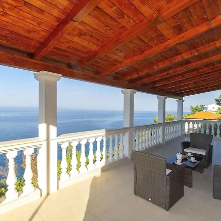 House Side Sunset- Four Bedroom House With Pool And Sea View بيت للعطل *