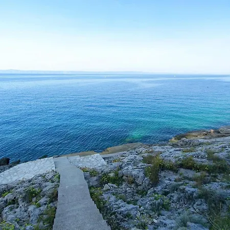 House Side Sunset- Four Bedroom House With Pool And Sea View بيت للعطل