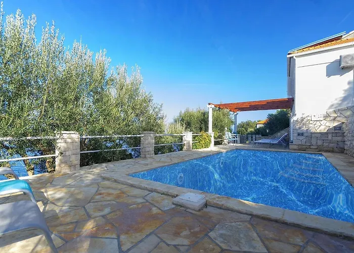 Σπίτι διακοπών House Side Sunset- Four Bedroom House With Pool And Sea View Prigradica