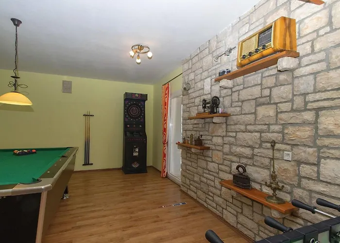 Σπίτι διακοπών House Side Sunset- Four Bedroom House With Pool And Sea View Prigradica