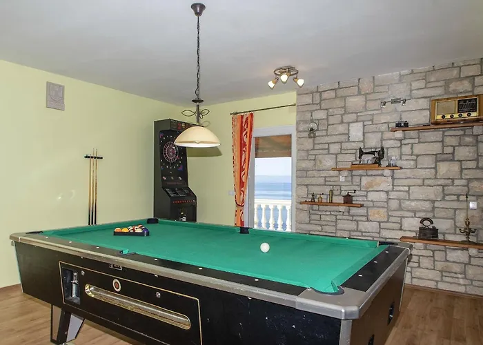 House Side Sunset- Four Bedroom House With Pool And Sea View Σπίτι διακοπών Prigradica